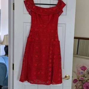 Lace dress with pockets!
